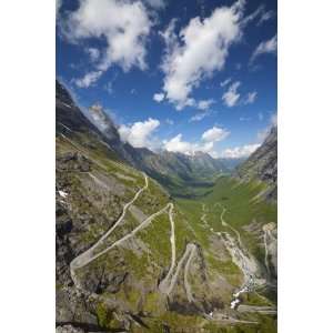 com Trollstigen (The Troll Ladder), More Og Romsdal, Romsdal, Norway 