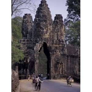 Stone Faces of South Gate, Bayon, Angkor Thom, Angkor 