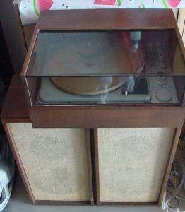 Vintage KLH model Twenty (20) Stereo System Incl. Turntable w/Radio 