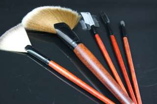   packaging 1x 18 pieces of markup brushes 1x fold up leather pouch