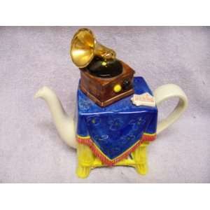  Ceramic Old Fashioned Phonograph Teapot 