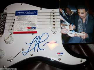 RARE LIONEL RICHIE SIGNED COMADORES GUITAR CERTIFIED BY PSA DNA VERY 