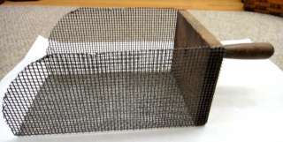   SCOOP MESH WIRE BASKET/WOOD HANDLE farm COUNTRY STORE feed★  
