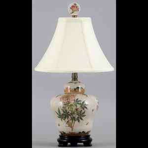 REPRODUCTION CLEOME FLOWER FLORAL PORCELAIN LAMP  