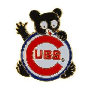 Chicago Cubs 1968 Waving Bear Souvenir Pin  Sports 