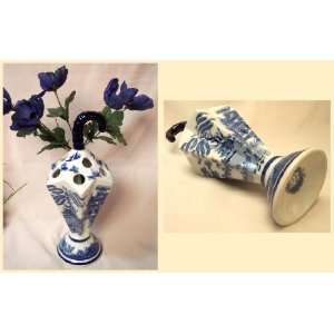 Blue Willow Ceramic Umbrella Frog Vase /Planter