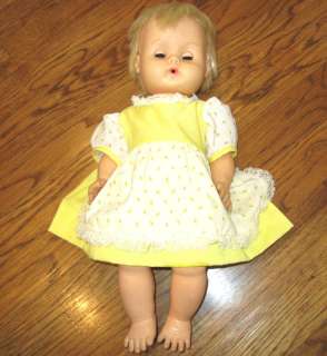 VOGUE GINNY BABY DOLL DRINK AND WET DOLL YELLOW DRESS 16  