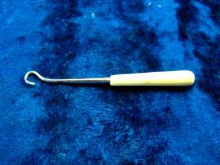 LATE 1800s   EARLY 1900s 2 1/2 CHILDS DOLL BUTTON HOOK  