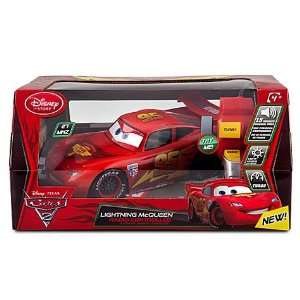  CARS 2   REMOTE CONTROLLED LIGHTNING MCQUEEN w/ LIGHTS 