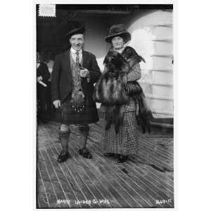  Photo (L) Harry Lauder and wife He is in kilts
