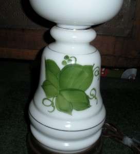 WHITE HP GREEN IVY GLASS ELECTRIC TABLE LAMP VINTAGE  
